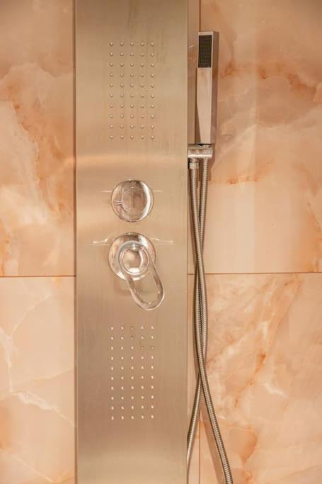 Smaragdi Luxury Jacuzzi Apartment Noho Premium Living Athènes Extérieur photo