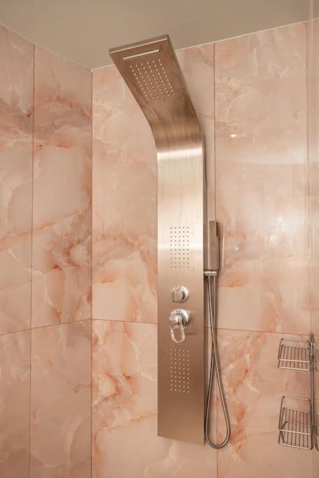 Smaragdi Luxury Jacuzzi Apartment Noho Premium Living Athènes Extérieur photo