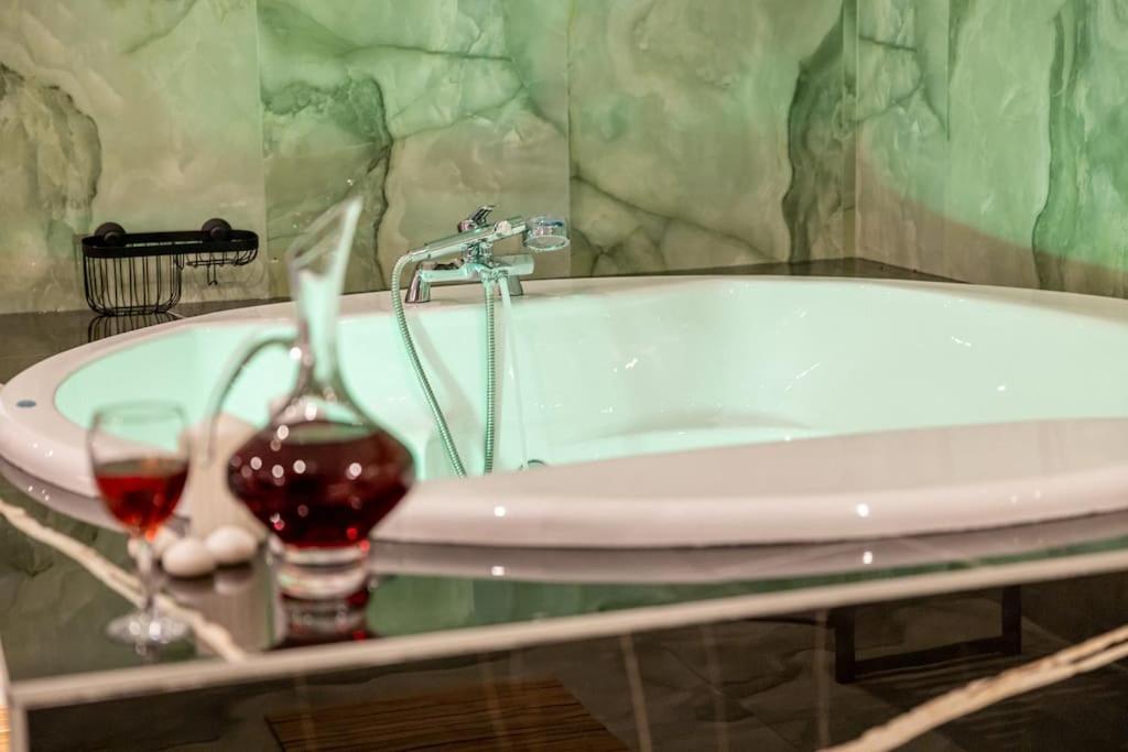 Smaragdi Luxury Jacuzzi Apartment Noho Premium Living Athènes Extérieur photo