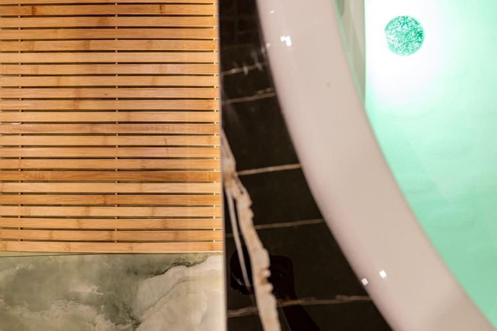Smaragdi Luxury Jacuzzi Apartment Noho Premium Living Athènes Extérieur photo