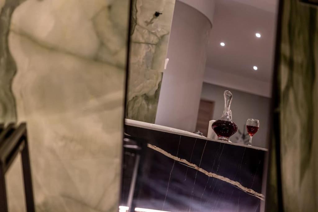 Smaragdi Luxury Jacuzzi Apartment Noho Premium Living Athènes Extérieur photo
