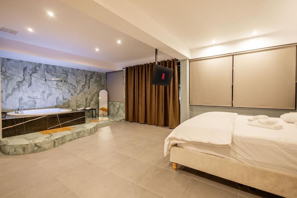 Smaragdi Luxury Jacuzzi Apartment Noho Premium Living Athènes Extérieur photo