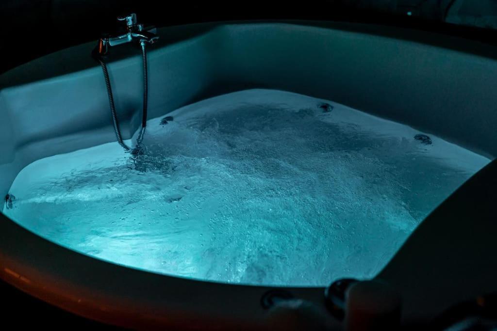 Smaragdi Luxury Jacuzzi Apartment Noho Premium Living Athènes Extérieur photo