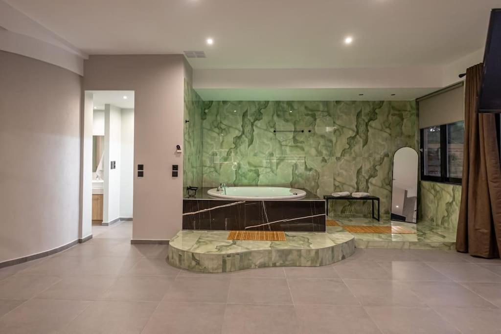 Smaragdi Luxury Jacuzzi Apartment Noho Premium Living Athènes Extérieur photo