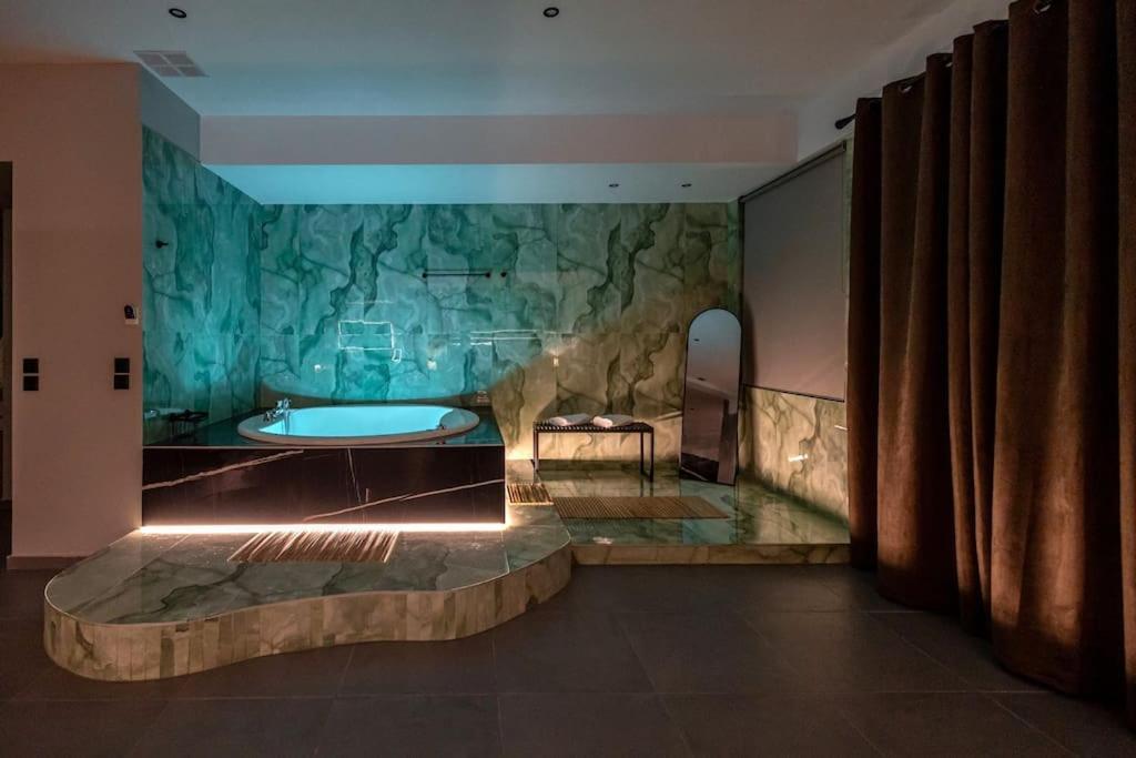 Smaragdi Luxury Jacuzzi Apartment Noho Premium Living Athènes Extérieur photo